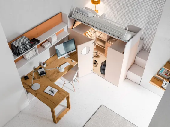 La struttura letto si solleva per accedere in modo confortevole all'interno dell'ampia cabina armadio