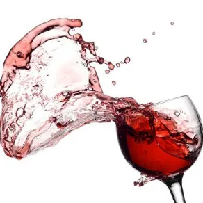 Come pulire le macchie di vino