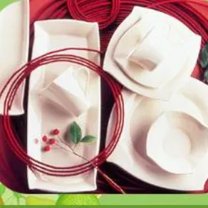 set di stoviglie color bianco crema