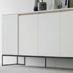 Madia alta modello Regolo di Tomasella, finitura opaca bianco gesso