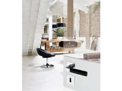 maniglia in metallo con presa in legno ebano nero Jado Bauhaus