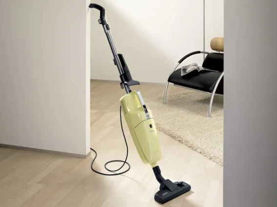 Scopa elettrica gialla