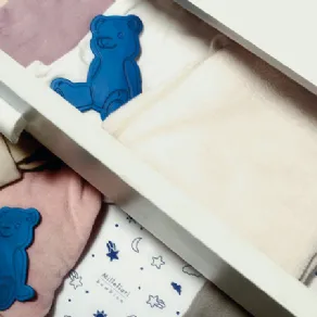 Tutine da bimbo dentro cassetti aperti