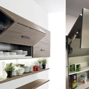 Particolari meccanismi di apertura: pensili Dada e Helle Kitchen anta a libro