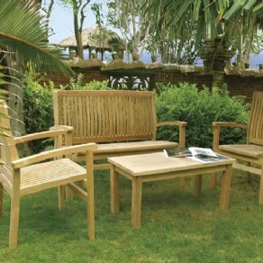 Pulizia mobili giardino in legno
