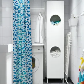 Esempio di lavanderia allestita con articoli Ikea 