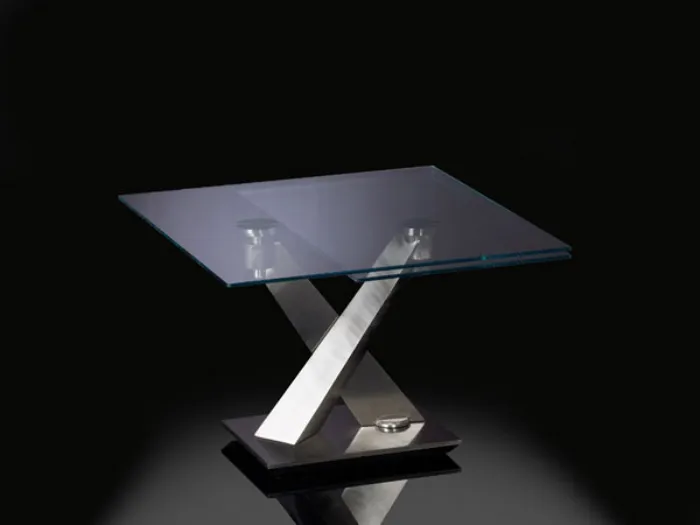 tavolo estensibile con ripiano in vetro e due gambe incrociate in acciaio