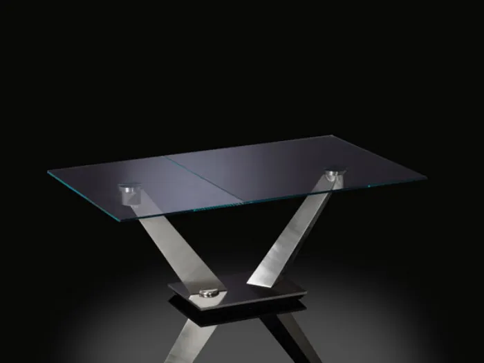 tavolo aperto con ripiano in vetro con due gambe in acciaio aperte