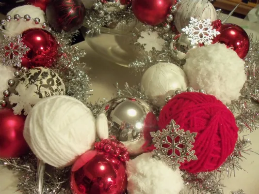 Palline di Natale per decorare l'albero delle feste