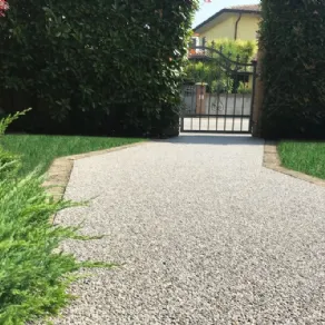 Pavimentazione in pietra naturale Granuresina di Polistone