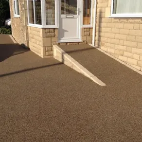 Driveway di SureSet, pavimento continuo carrabile drenante in resina
