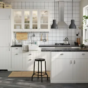 Tutto in metallo lo sgabello Råskog di Ikea