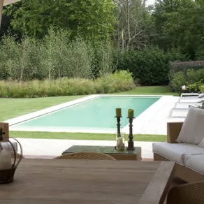 Piscine a sfioro per giardino
