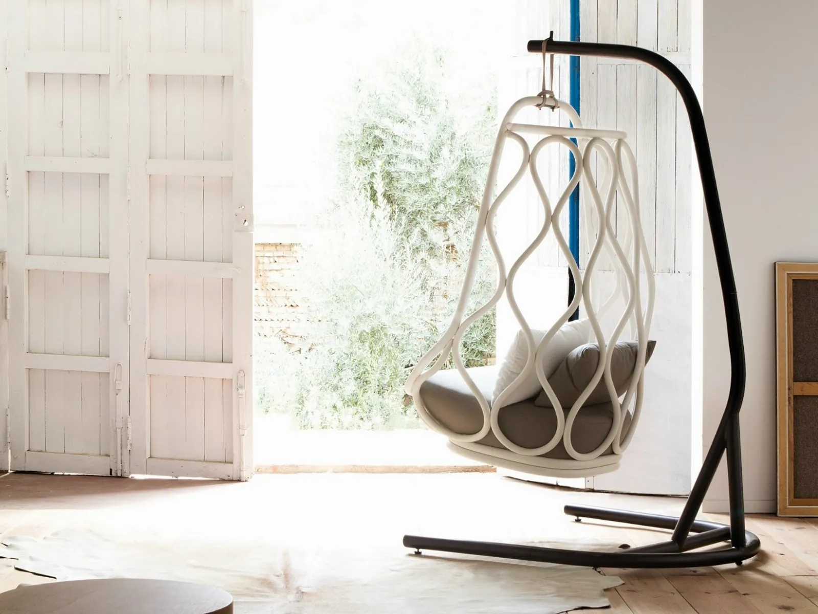 подвесное кресло из пластиковых труб