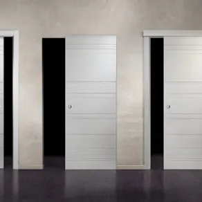 Porta scorrevole con elementi fissi e mobili prodorra da FerreroLegno Spa
