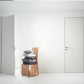 Porta semi aperta marrone