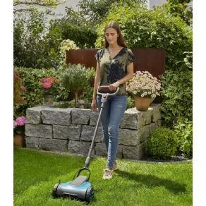 Il rasaerba elettrico HandyMower in azione