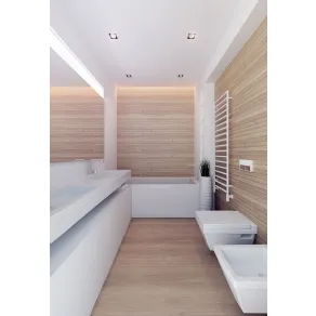 Bagno moderno rettangolare con vasca compatta