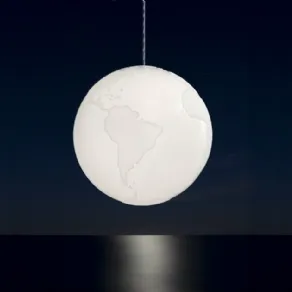 Planet Earth di Formagenda è in poliuretano bianco