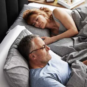 coppia su letto