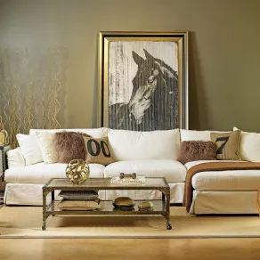 Sofisticato, accattivante, prezioso è questo living chic e industriale