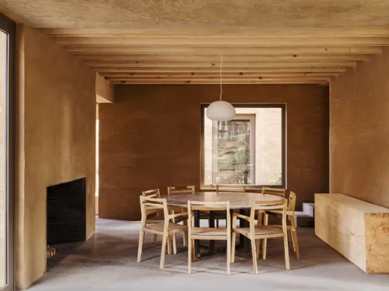 Il marrone, ricco e pieno, è uno dei colori del 2021 per la casa