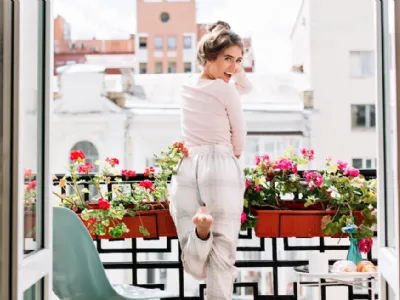 Balcone fiorito con gerani