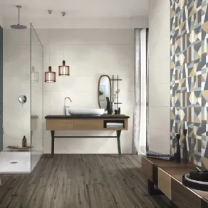 Mix di versioni della collezione Colorplay di Marazzi per un bagno di carattere