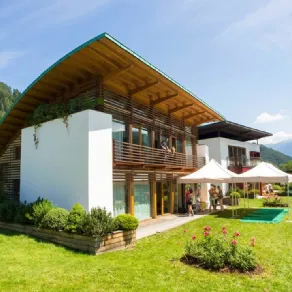 Una casa moderna in legno naturale rubner haus