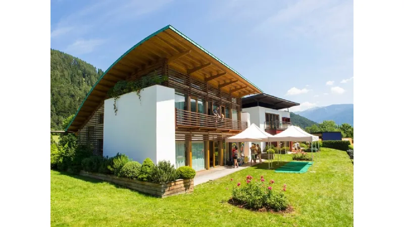 Una casa moderna in legno naturale rubner haus