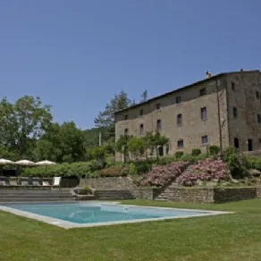 Giardino con piscina