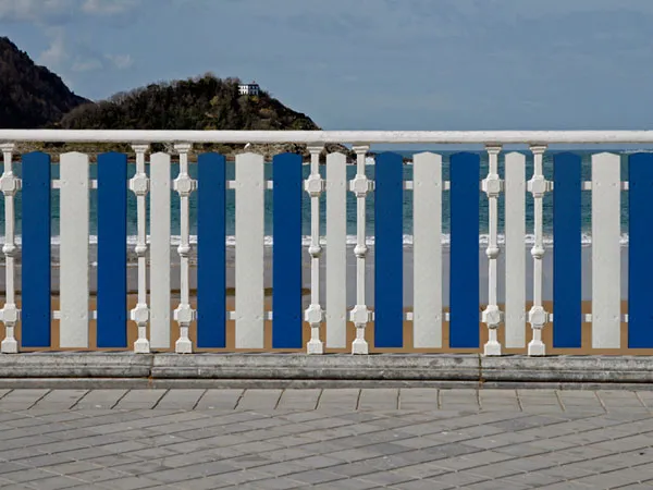 recinzione ringhiera bianco blu
