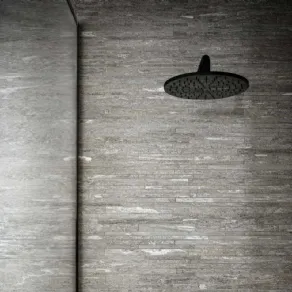 Rivestimento bagno moderno con doccia