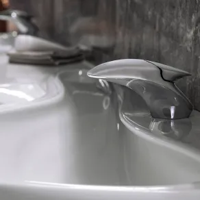 Vitae è la linea di rubinetti dalle linee innovative e organiche ideato da Zaha Hadid per Noken di Porcelanosa Grupo