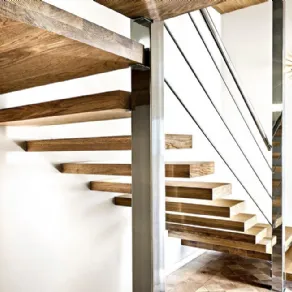 SOSPESIA di Officine Sandrini, scala a sbalzo ad L in legno