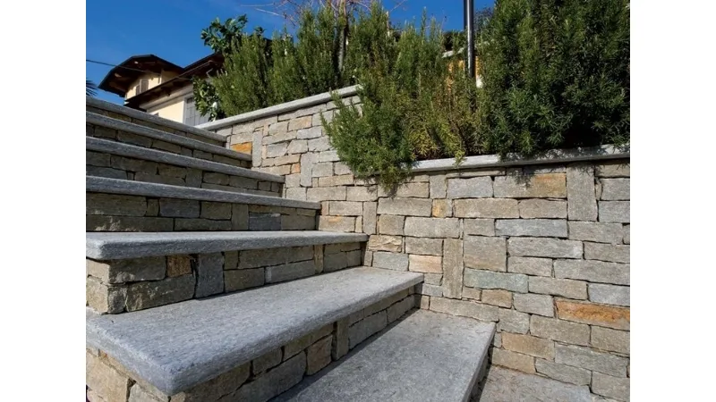 Scale esterne in pietra