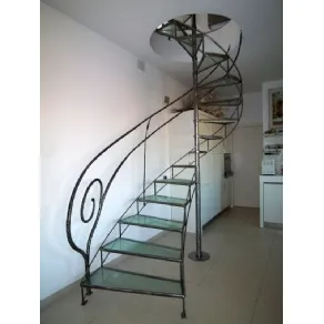 scala in ferro battuto e vetro
