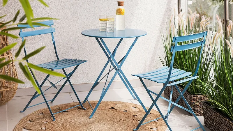 Set da caffè modello Fiori di Beliani in acciaio verniciato