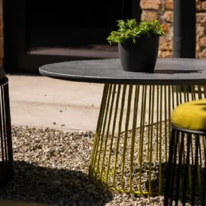 Pouf Bruce e tavolini Carl, collezione Sounds BertO
