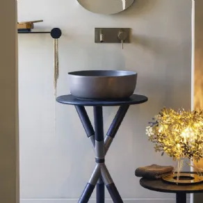 Soluzione per il bagno Cross di Scarabeo con lavabo colorato