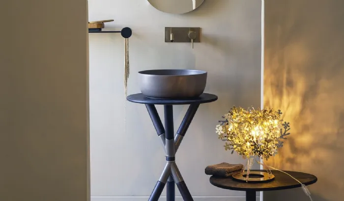 Soluzione per il bagno Cross di Scarabeo con lavabo colorato