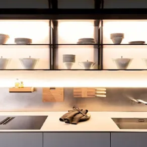 Piano cottura e zona lavello della cucina eco-tech Riciclantica di Valcucine