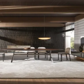 Modello Gatwick di Molteni&C con base in alluminio e piano in eucalipto