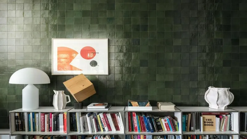 Piastrelle della linea Zellige di Marazzi applicate alla zona living
