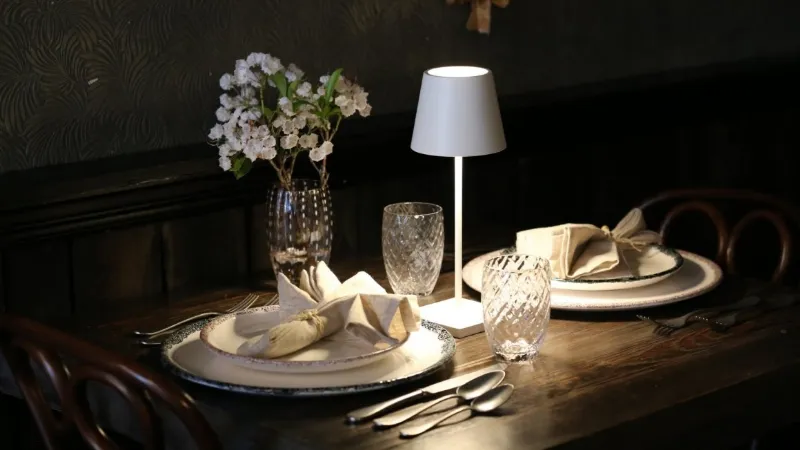 Lampada ricaricabile Poldina di Zafferano