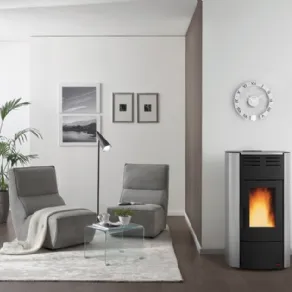 La termostufa a pellet ventilata Raffaella Idro 2.0