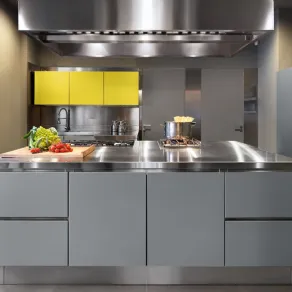 Atelier di Abimis è completamente in acciaio inox e realizzabile su misura