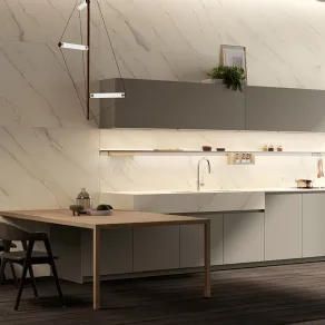 One di Ernestomeda è la cucina 2021 in gres e laccato grigio opaco