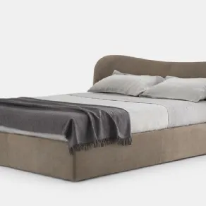 Embrace di Pianca. Letto matrimoniale con testiera curvilinea e piedini a scomparsa
