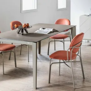 Le nuove sedie in metallo, per un comfort minimalista